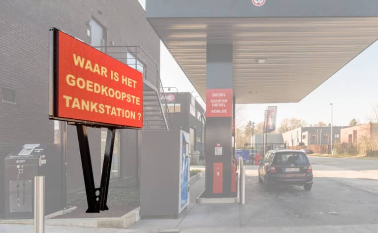 Vaste LED-totem van Maxled verankerd in de grond
