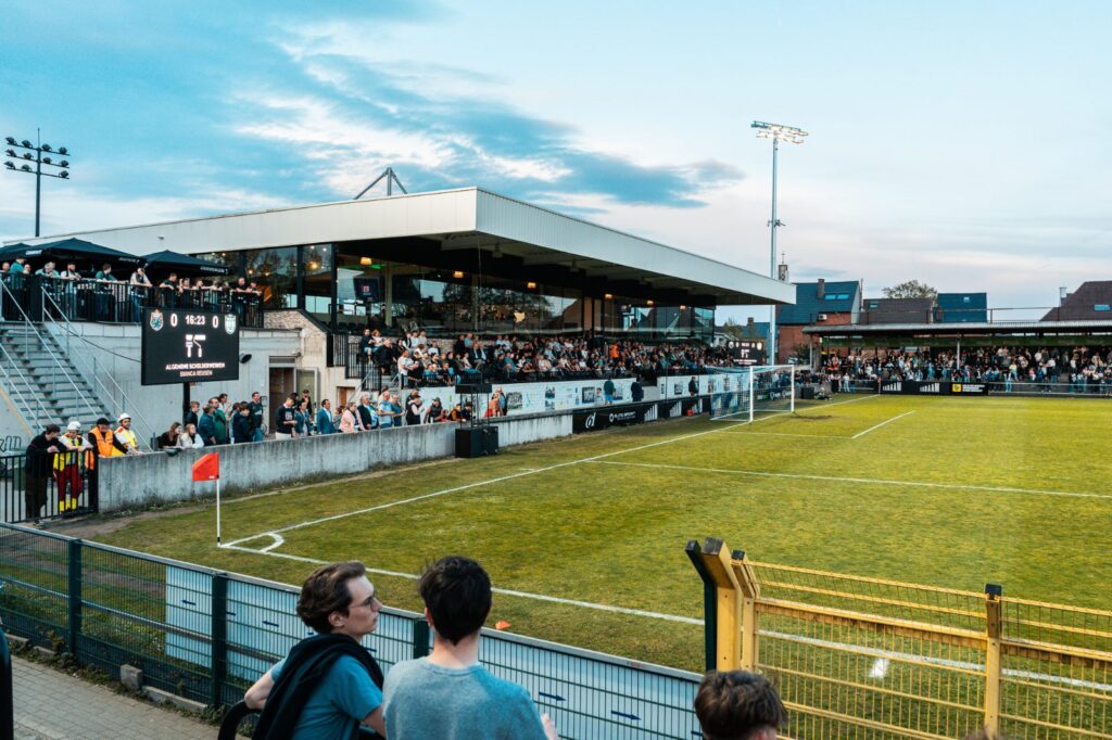 Maxled LED-scorebord geïnstalleerd in een clubstadion